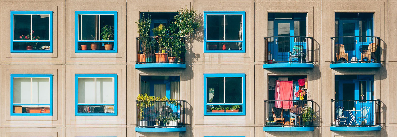 Keeping balconies clear of bird feces